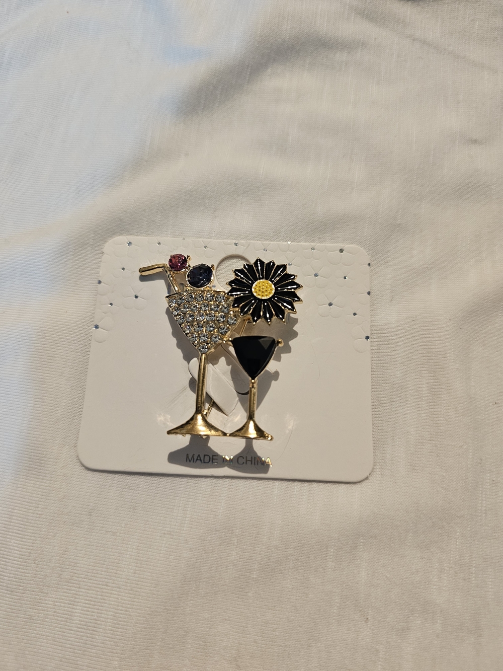 Mint Gold-Tone Cocktail Glasses & Black Daisy Brooch